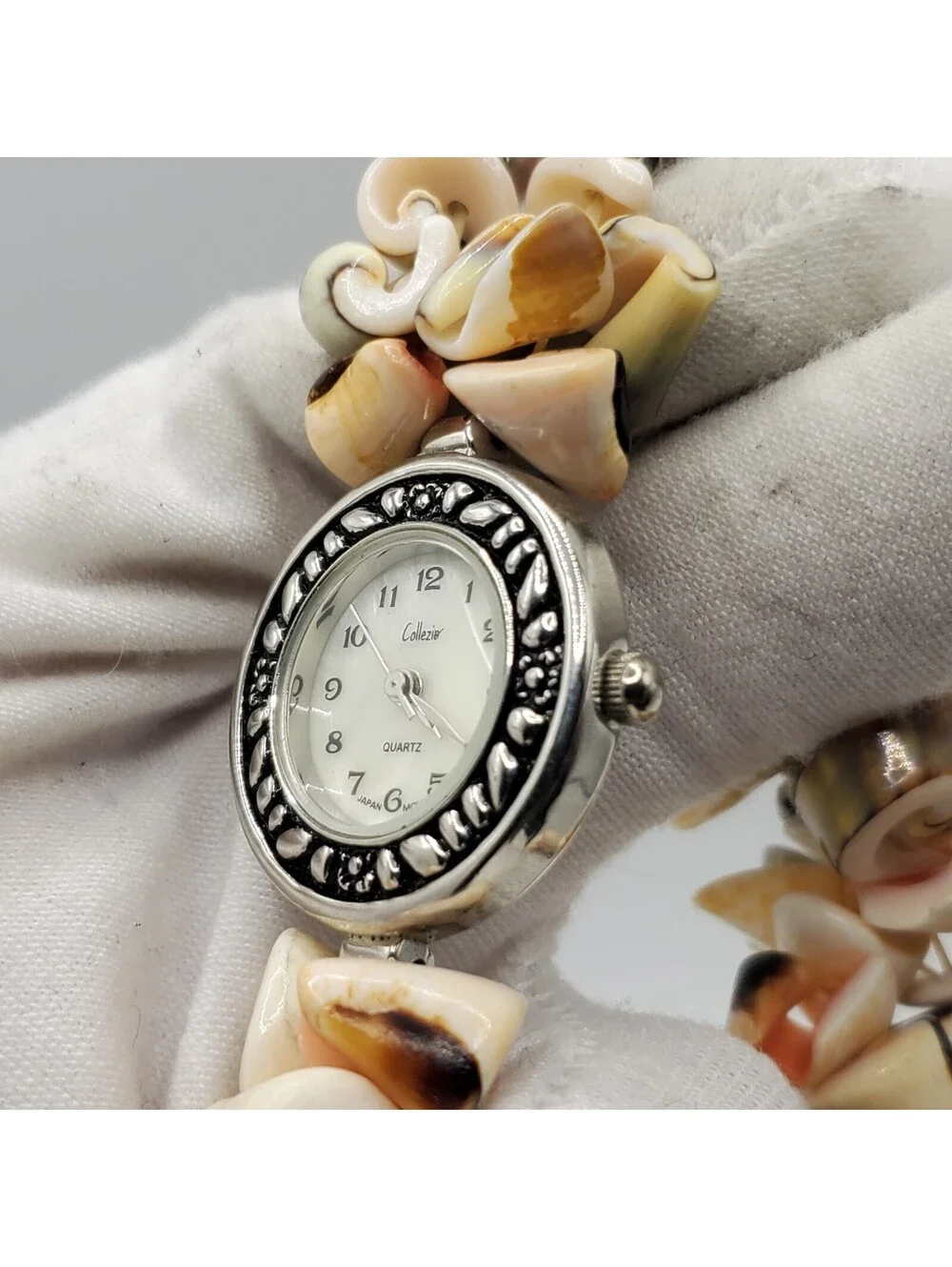 Collezio Shell Expandable Band Quartz Watch Women 25mm Silver Tone New Battery